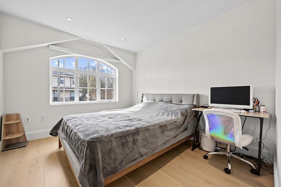 986 Renfrew Street Vancouver, BC - 18