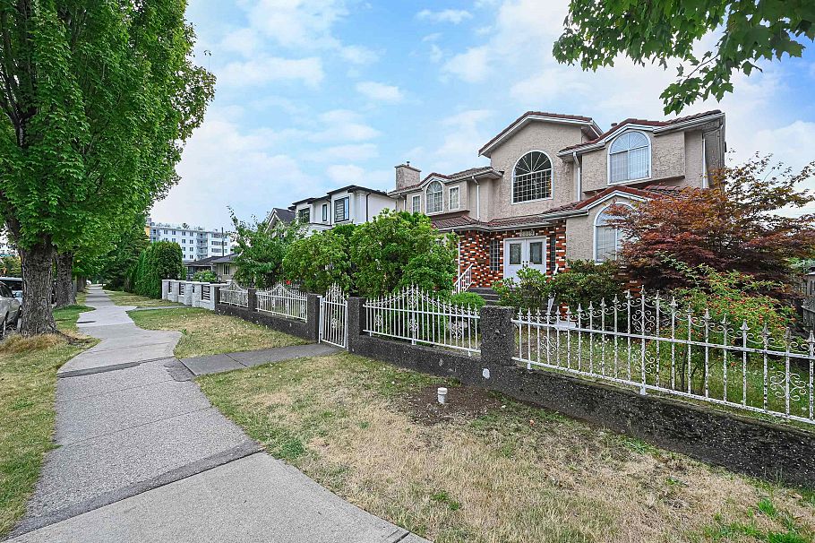 6889 Kerr Street Vancouver, BC - 3