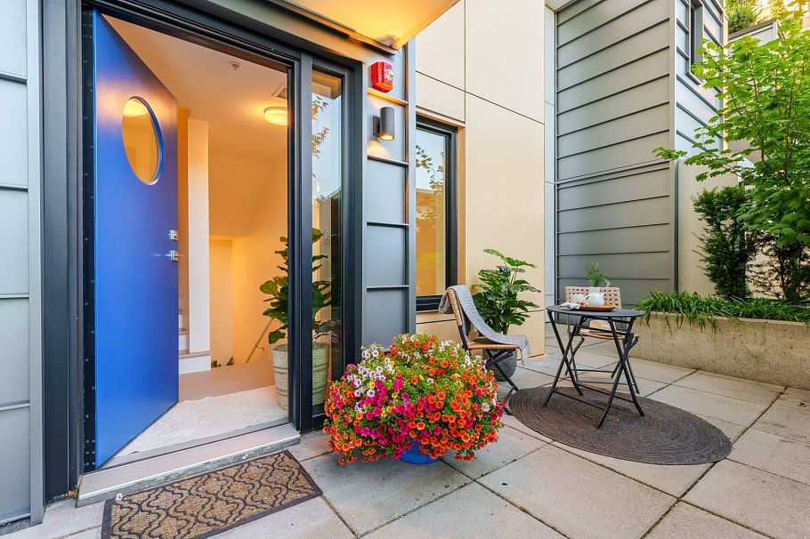 314 1471 Hunter Street North Vancouver, BC - 2