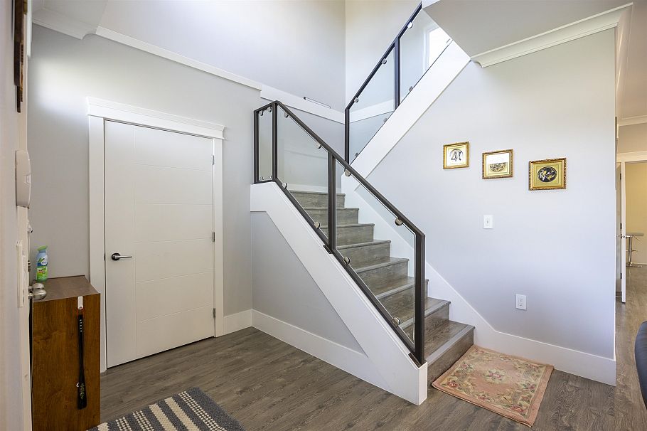 4036 Moscrop Street Burnaby, BC - 4