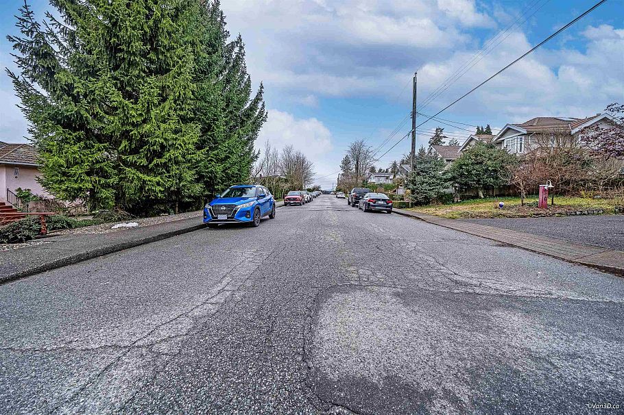 221 W 28th Street North Vancouver, BC - 5