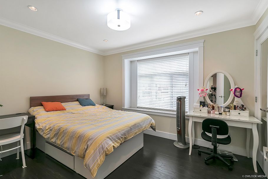 1178 E 12th Avenue Vancouver, BC - 12