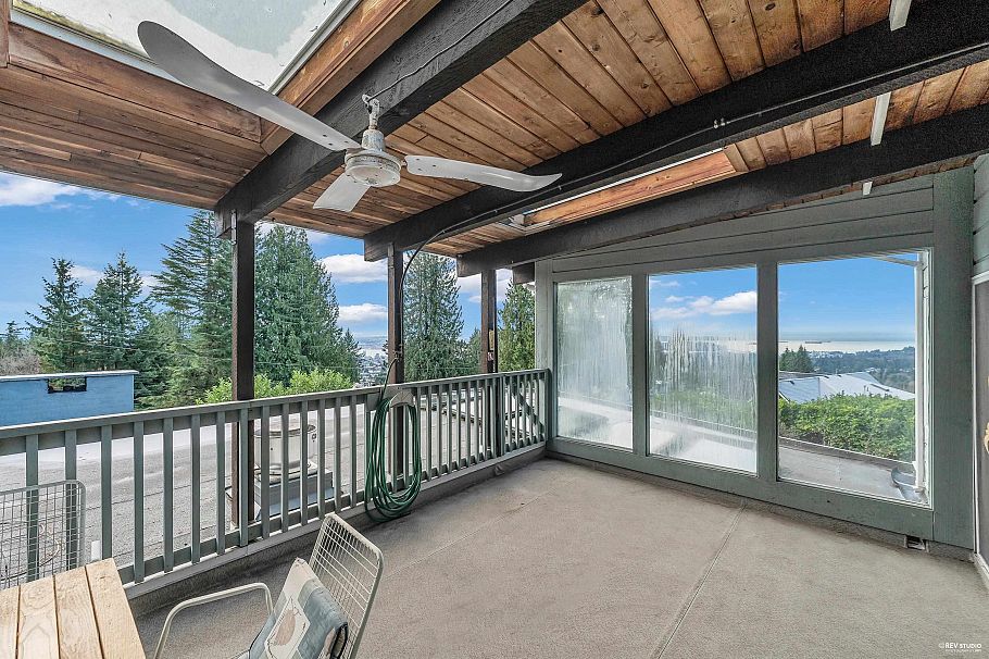 3729 St. Georges Avenue North Vancouver, BC - 9