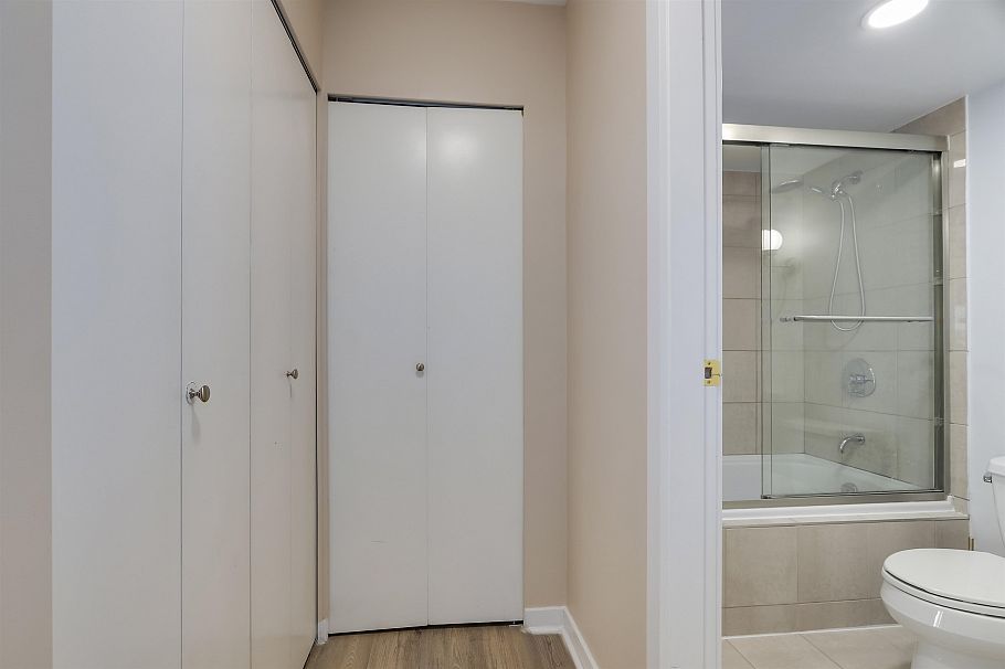 302 122 E 3rd Street North Vancouver, BC - 11