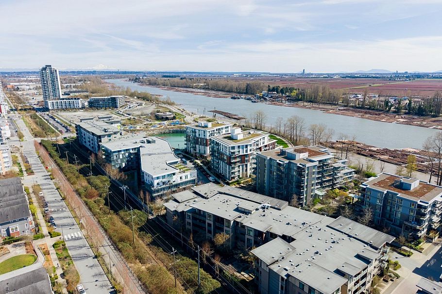 303 3188 Riverwalk Avenue Vancouver, BC - 30