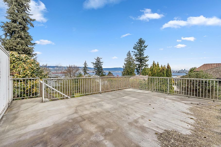 4667 Simpson Avenue Vancouver, BC - 11