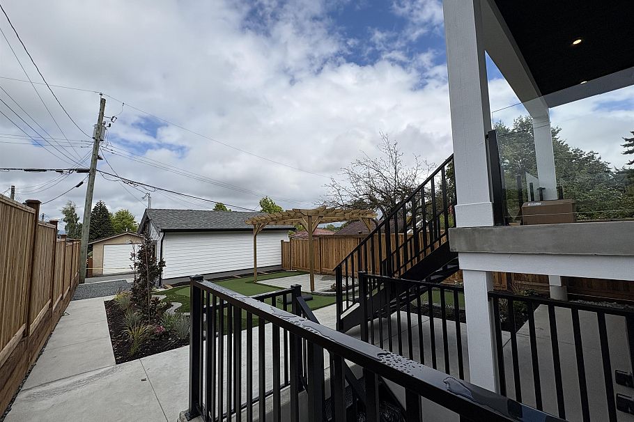 945 E 28TH AVENUE, Vancouver BC V5V 2P3 Vancouver, BC - 2