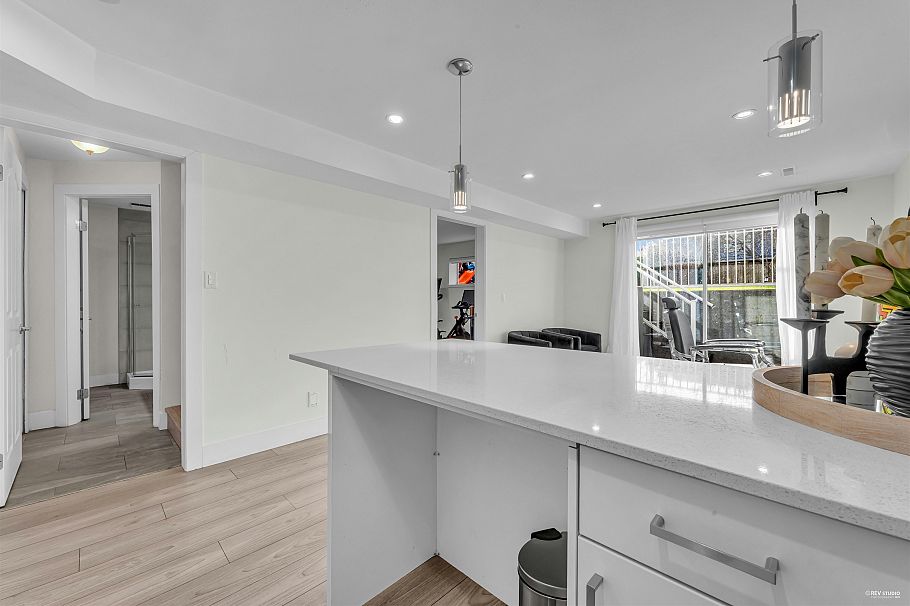 633 Fir Street North Vancouver, BC - 33