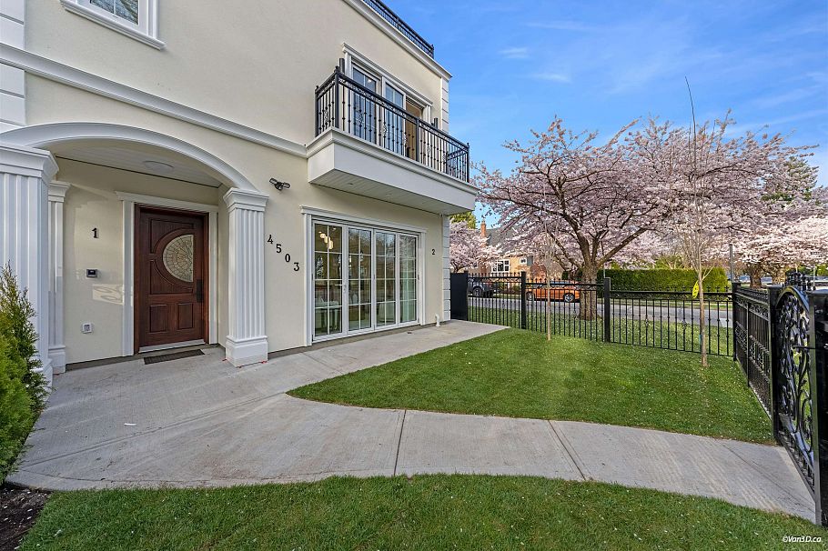 2 4503 W 15th Avenue Vancouver, BC - 4