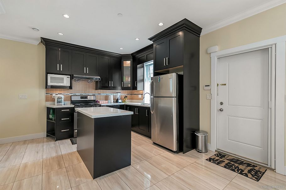 1178 E 12th Avenue Vancouver, BC - 4