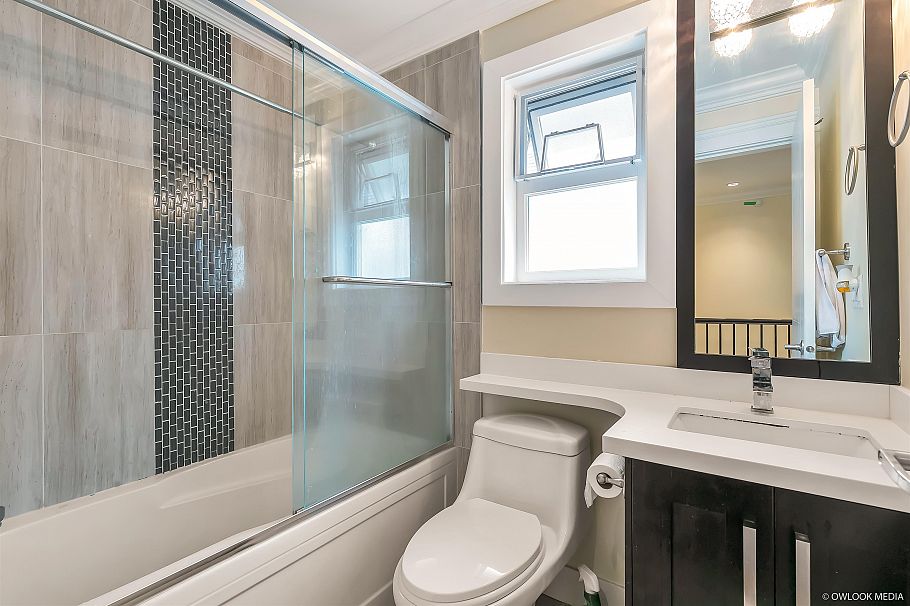 1178 E 12th Avenue Vancouver, BC - 17