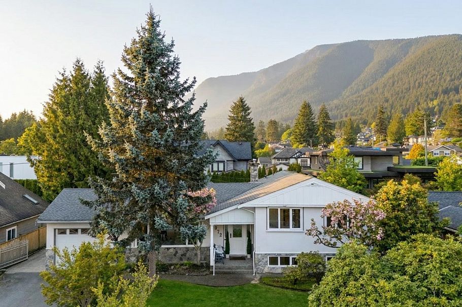 972 Beaconsfield Road North Vancouver, BC - 1