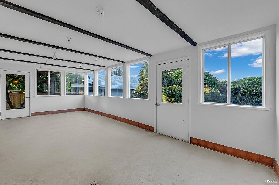 3729 St. Georges Avenue North Vancouver, BC - 18