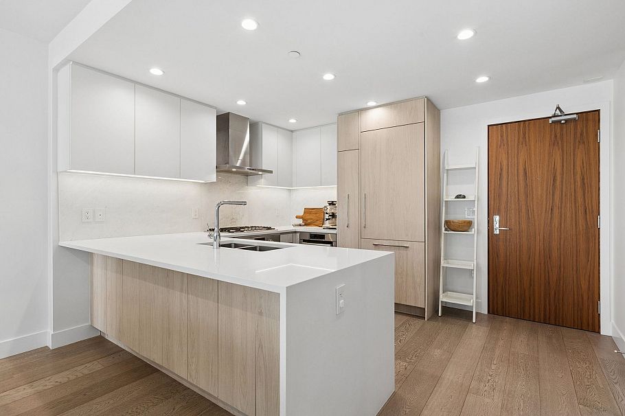 208 177 W 3rd Street North Vancouver, BC - 12