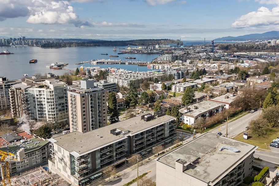 208 177 W 3rd Street North Vancouver, BC - 37