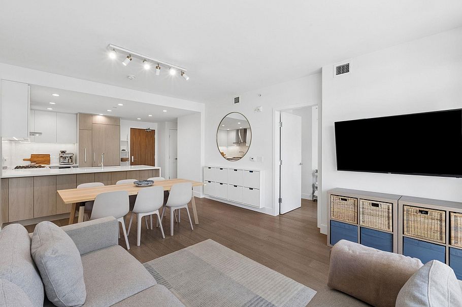 208 177 W 3rd Street North Vancouver, BC - 6