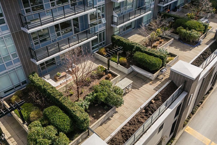 208 177 W 3rd Street North Vancouver, BC - 31