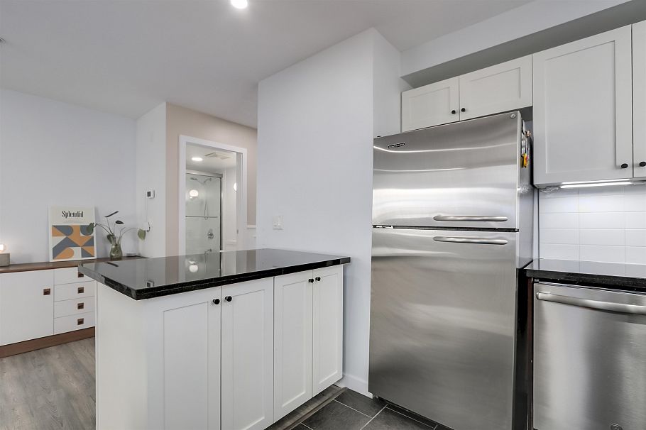 302 122 E 3rd Street North Vancouver, BC - 5