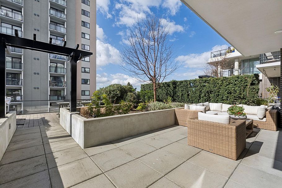 208 177 W 3rd Street North Vancouver, BC - 30