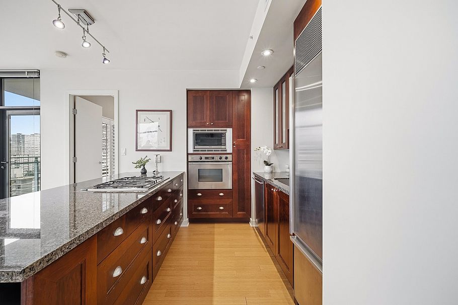 1602 1863 Alberni Street Vancouver, BC - 4