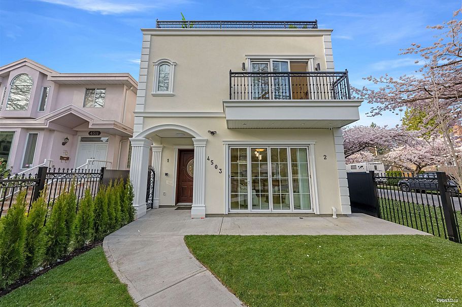 2 4503 W 15th Avenue Vancouver, BC - 1