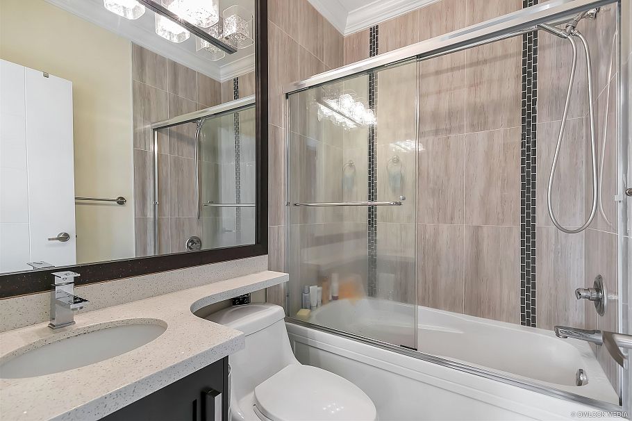 1178 E 12th Avenue Vancouver, BC - 11