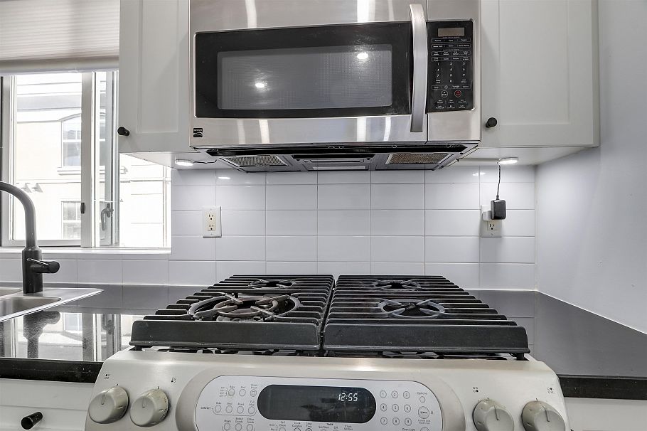 302 122 E 3rd Street North Vancouver, BC - 6