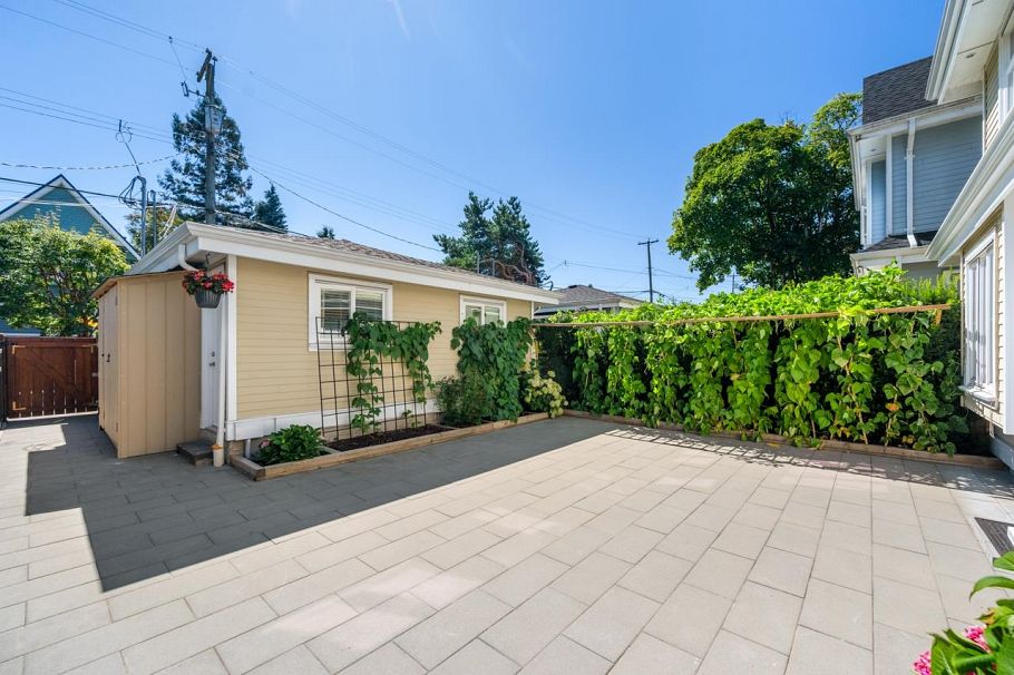 1178 E 12th Avenue Vancouver, BC - 20