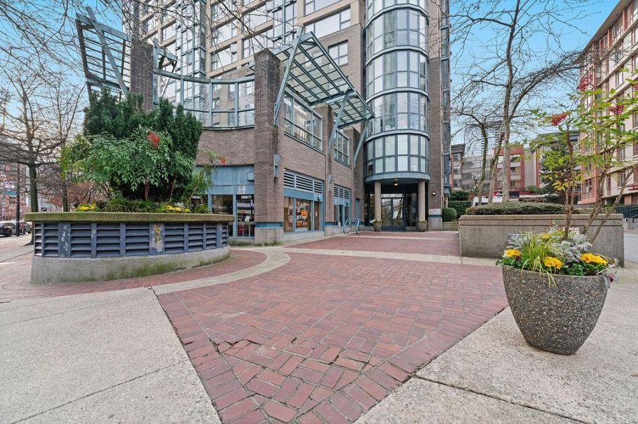 404 238 Alvin Narod Mews Vancouver, BC - 32