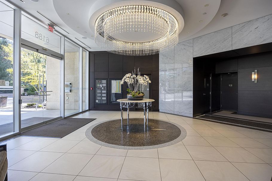 1004 6188 Wilson Avenue Burnaby, BC - 2