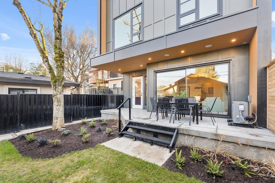 2 727 E 31st Avenue Vancouver, BC - 2