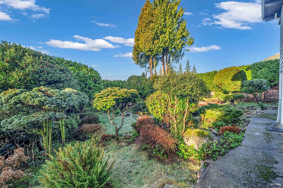 3729 St. Georges Avenue North Vancouver, BC - 8