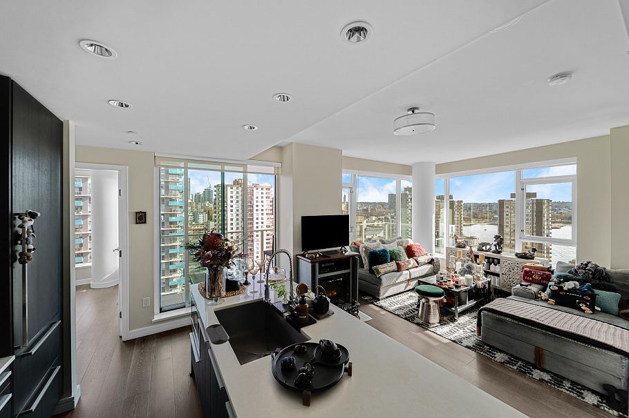 1804 1221 Bidwell Street Vancouver, BC - 2