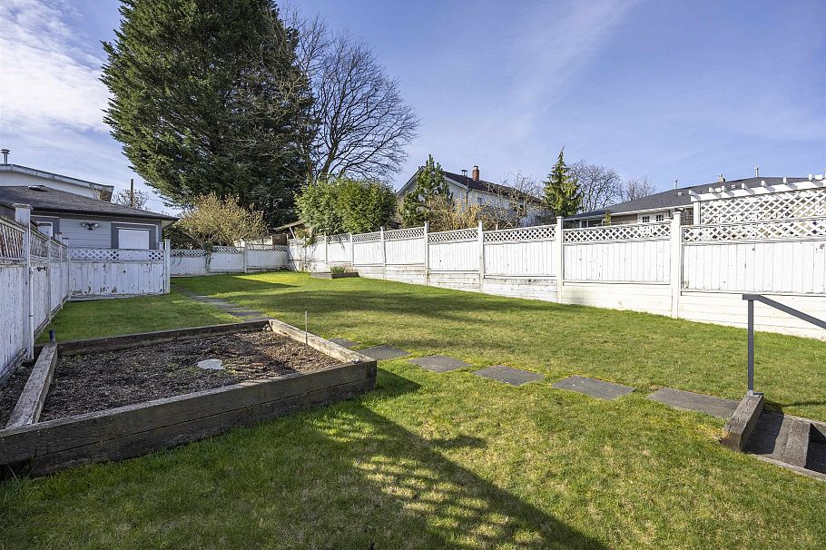 4036 Moscrop Street Burnaby, BC - 36