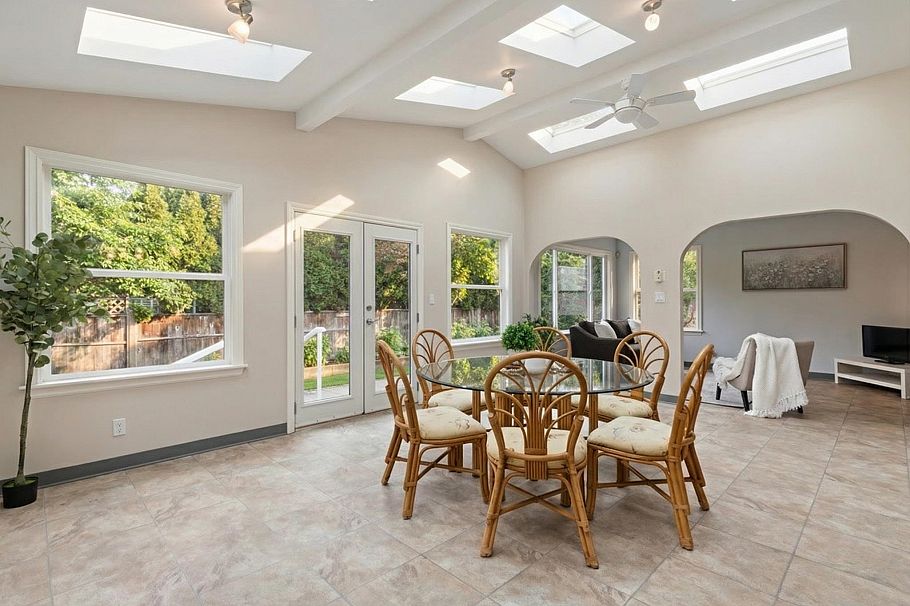 972 Beaconsfield Road North Vancouver, BC - 10