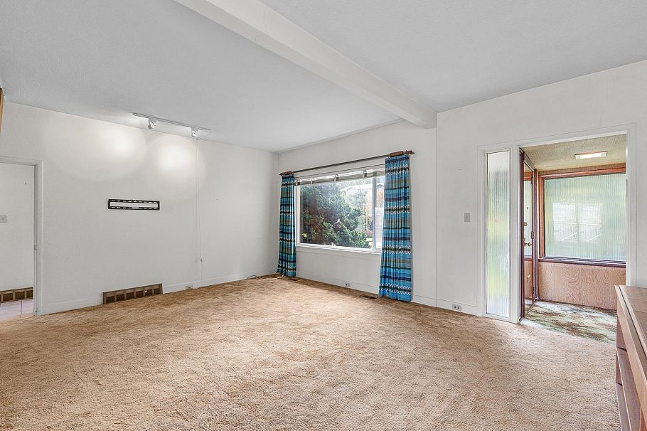 4667 Simpson Avenue Vancouver, BC - 3