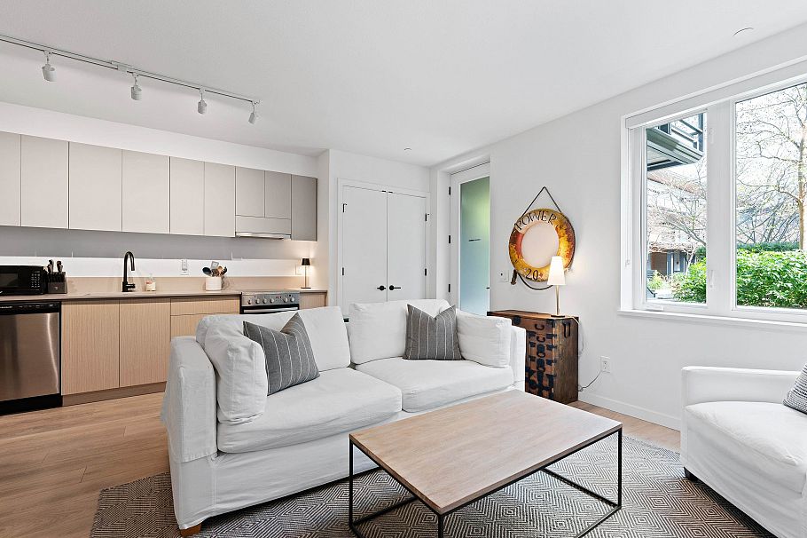 31 528 E 2nd Street North Vancouver, BC - 31