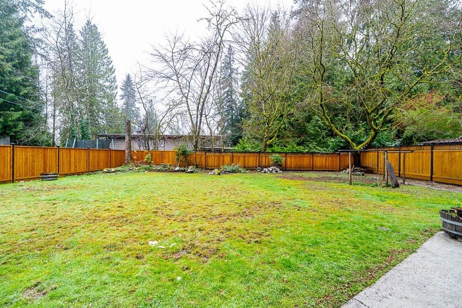 4035 Hoskins Road North Vancouver, BC - 2