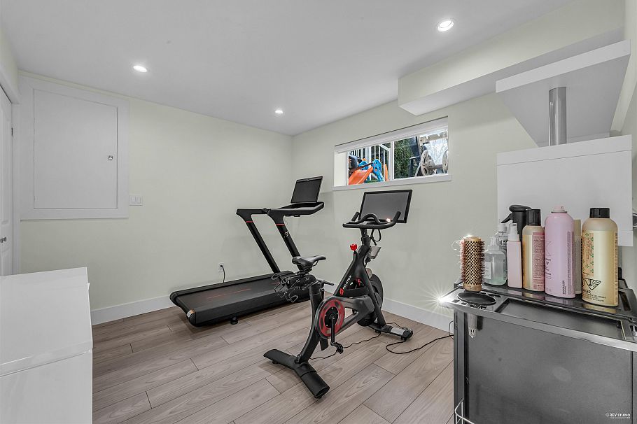 633 Fir Street North Vancouver, BC - 36