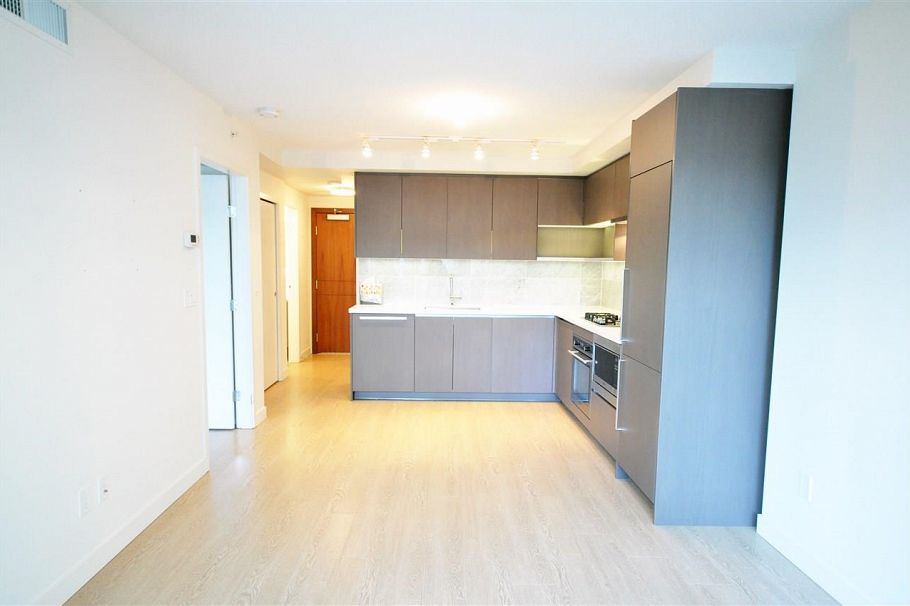 802 3131 Ketcheson Road Richmond, BC - 3