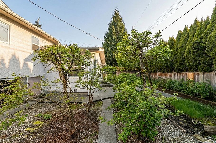 972 Beaconsfield Road North Vancouver, BC - 30