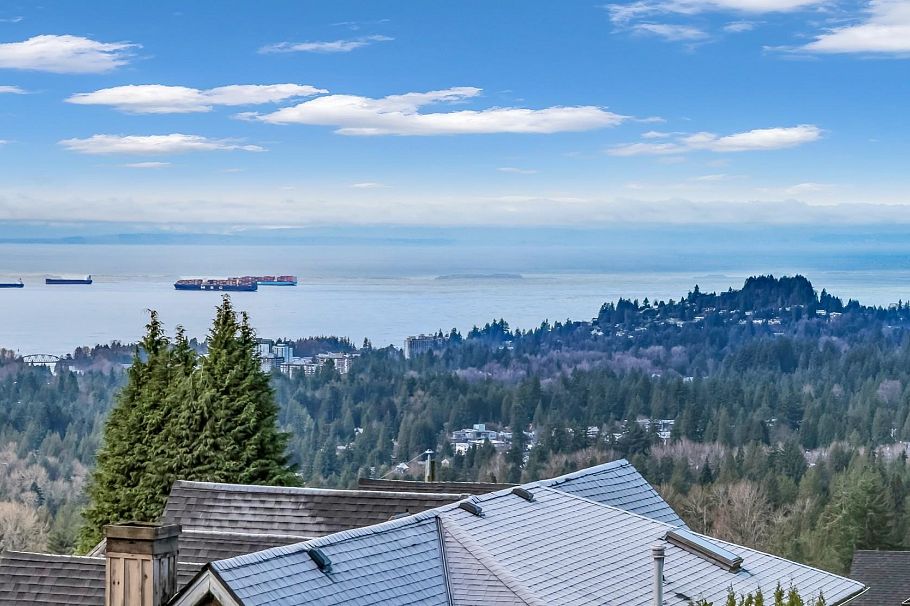 3729 St. Georges Avenue North Vancouver, BC - 4