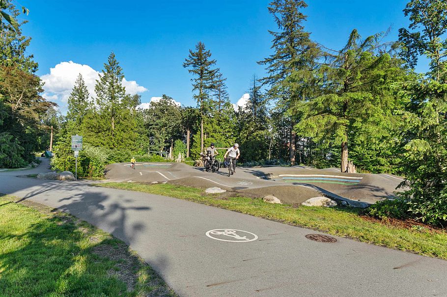 31 528 E 2nd Street North Vancouver, BC - 39