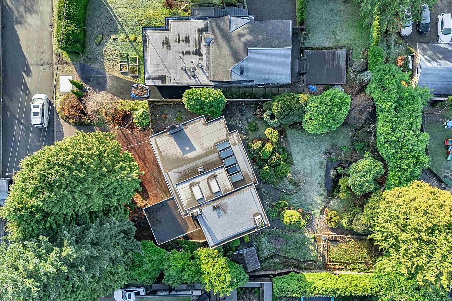 3729 St. Georges Avenue North Vancouver, BC - 2