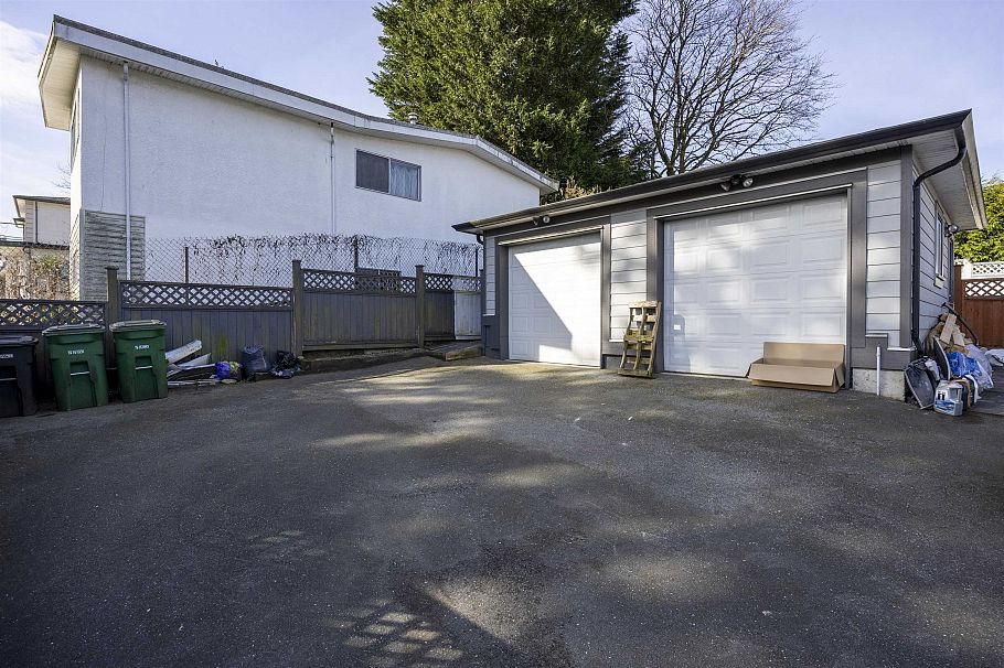 4036 Moscrop Street Burnaby, BC - 40