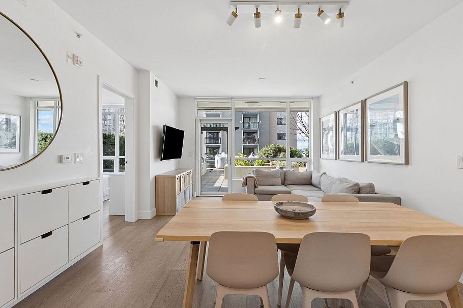 208 177 W 3rd Street North Vancouver, BC - 2