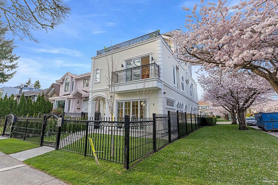 2 4503 W 15th Avenue Vancouver, BC - 2