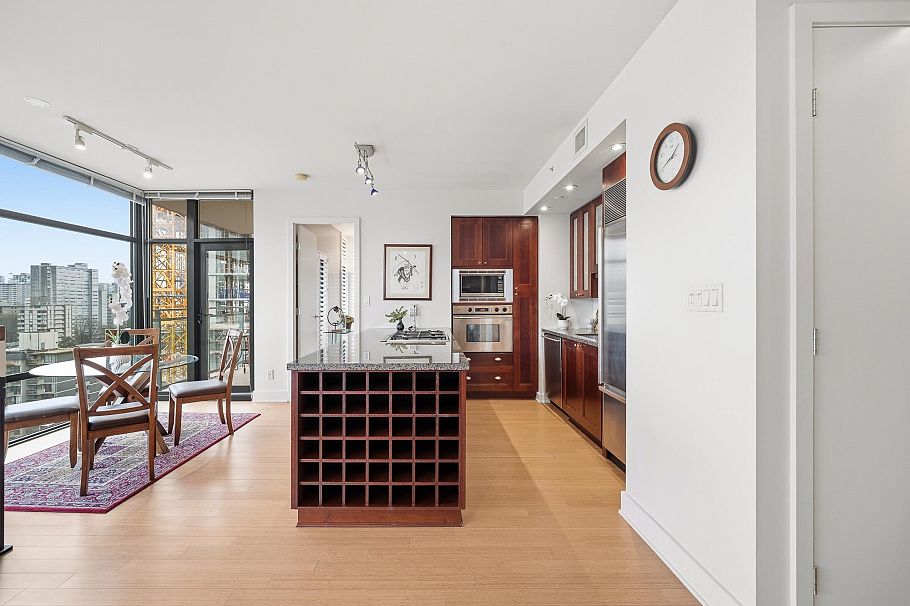 1602 1863 Alberni Street Vancouver, BC - 3