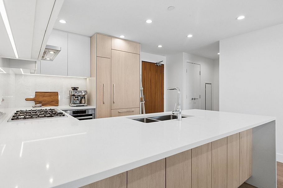 208 177 W 3rd Street North Vancouver, BC - 13