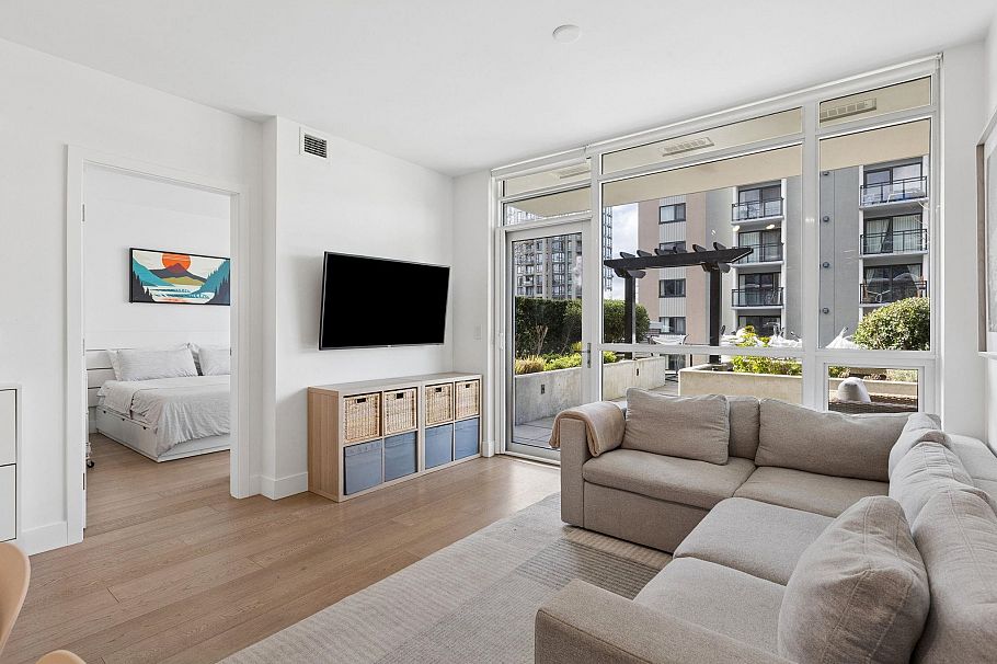 208 177 W 3rd Street North Vancouver, BC - 3